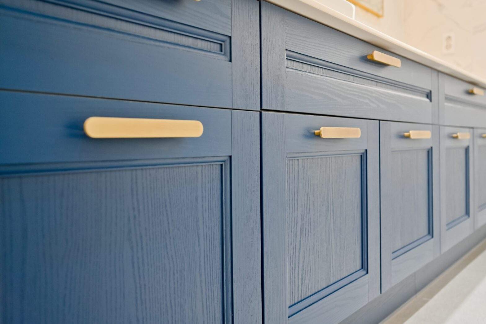 Featured image for post: Cabinet Refacing vs. Cabinet Painting: Which is the Better Investment?