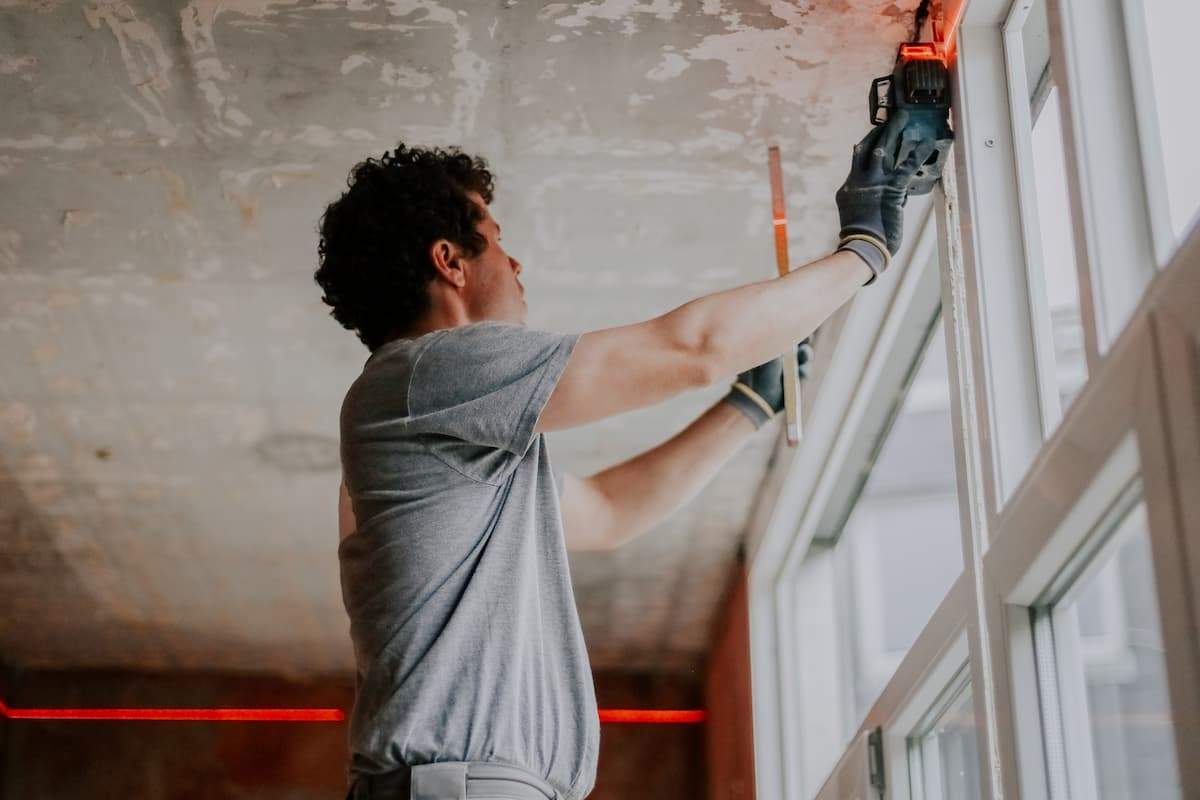 Featured image for post: 5 Warning Signs It’s Time to Replace Your Windows